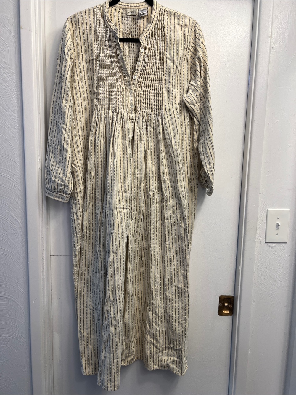 LL Bean Cream and Blue Flannel Button-Front Nightgown Size Large